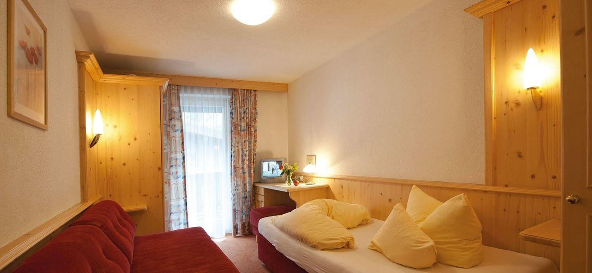 Hotel Zum Hirschen Längenfeld Exterior foto