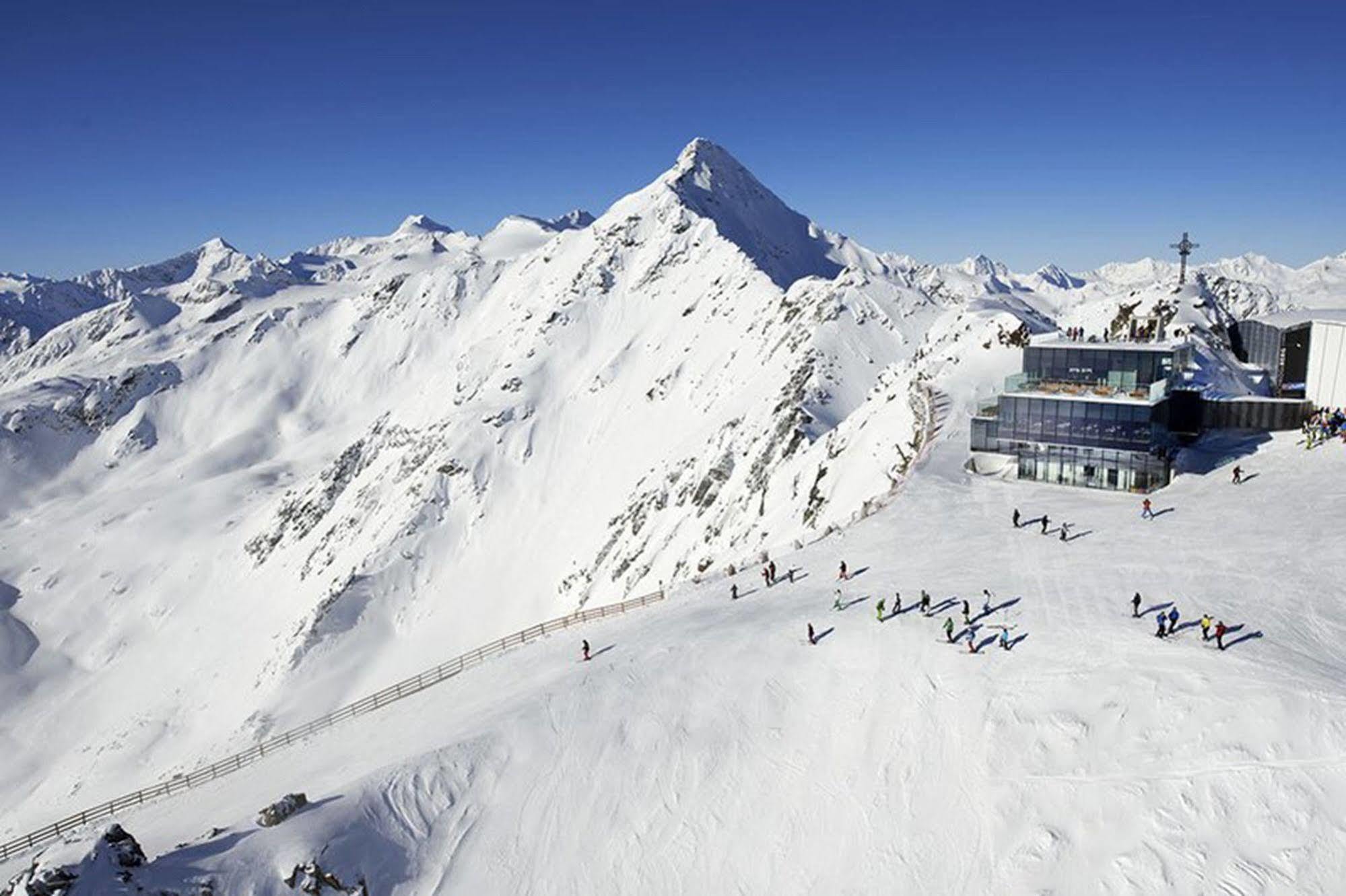 Hotel Zum Hirschen Längenfeld Exterior foto